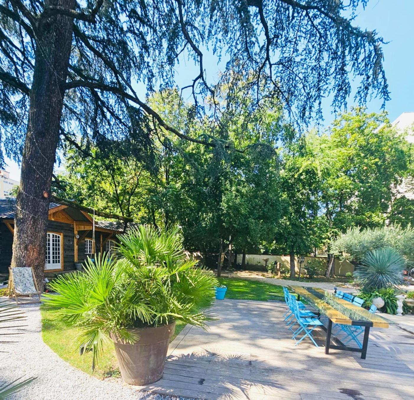 Chateau Grandclement Lyon Villeurbanne Niveau Rdc - Tresor Cache En Ville Avec Vue Piscine Et Parc Extérieur photo