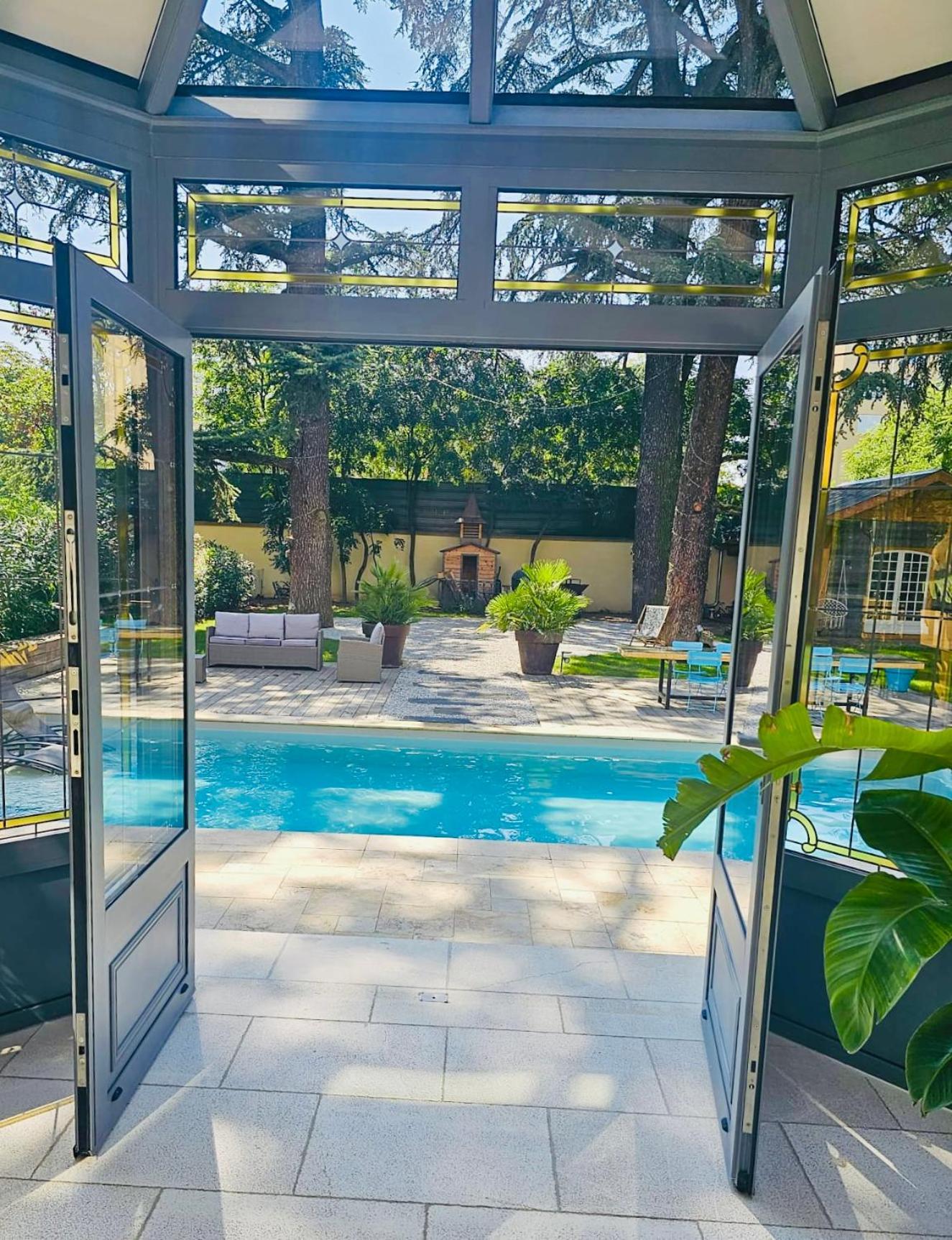 Chateau Grandclement Lyon Villeurbanne Niveau Rdc - Tresor Cache En Ville Avec Vue Piscine Et Parc Extérieur photo
