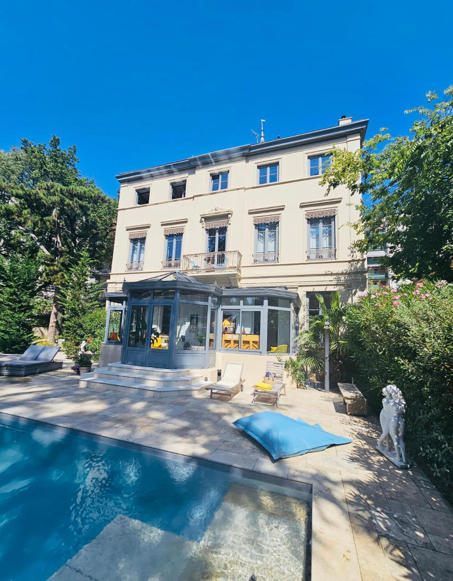 Chateau Grandclement Lyon Villeurbanne Niveau Rdc - Tresor Cache En Ville Avec Vue Piscine Et Parc Extérieur photo