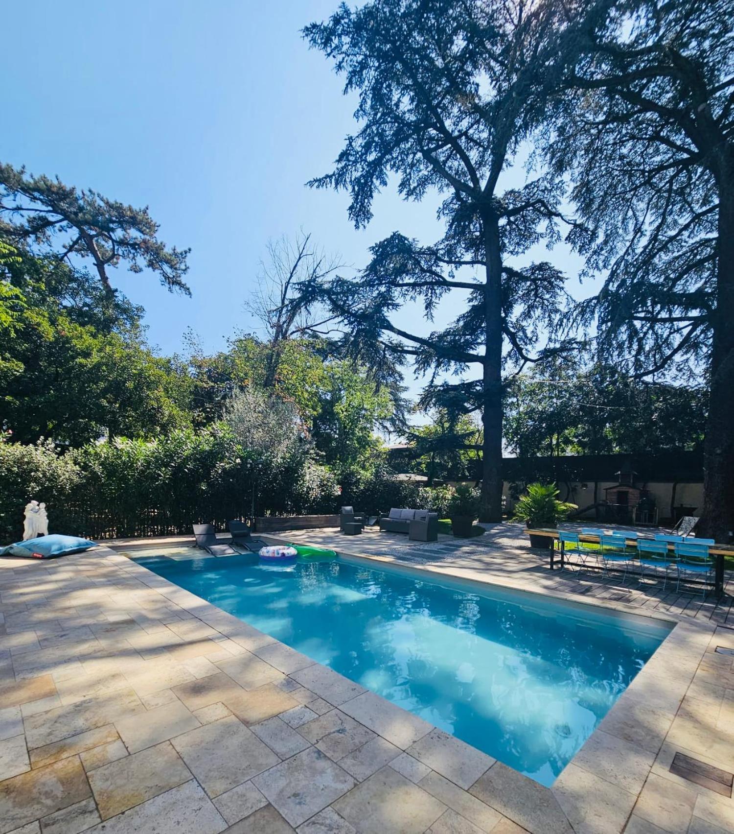 Chateau Grandclement Lyon Villeurbanne Niveau Rdc - Tresor Cache En Ville Avec Vue Piscine Et Parc Extérieur photo